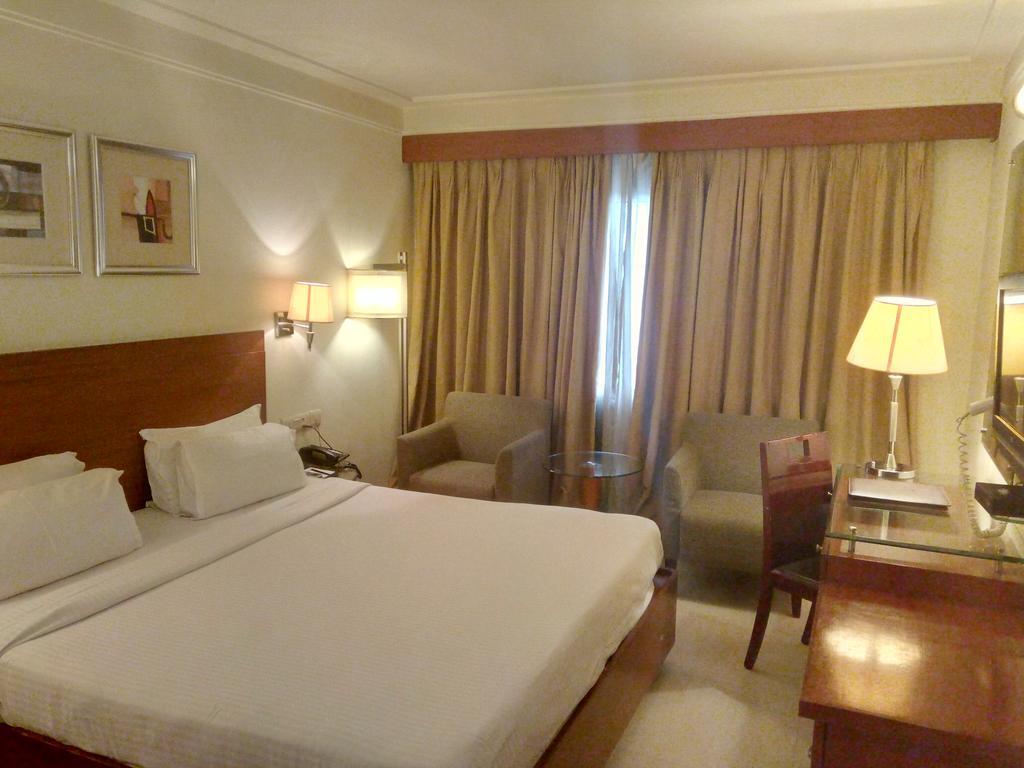 Hampshire Plaza Hotel 3*