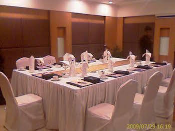Hampshire Plaza Hotel