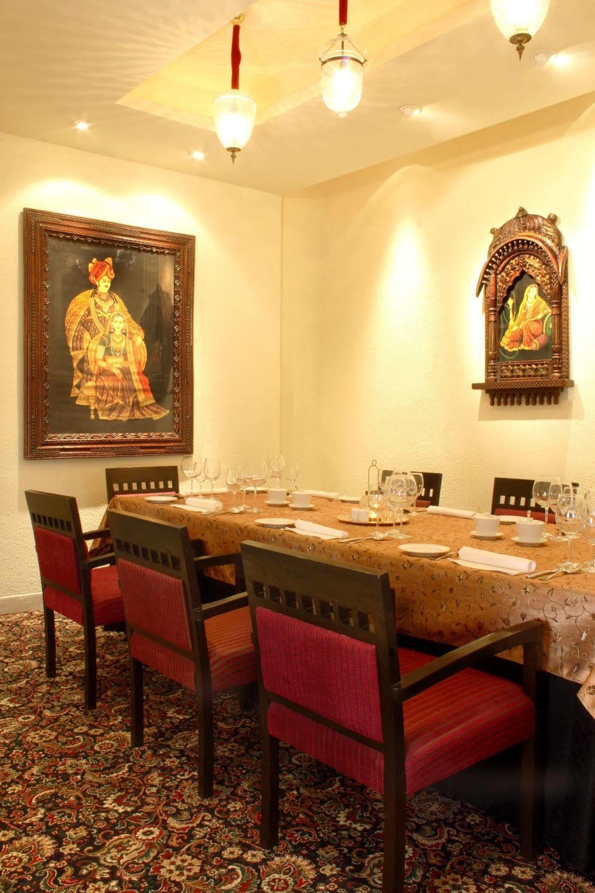 Hampshire Plaza Hotel 3*